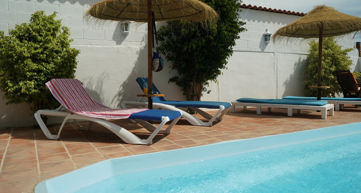 Parasol with table and hanging space